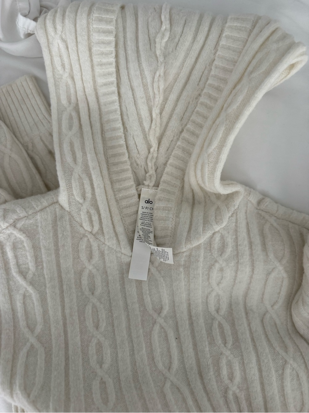 ALO Yoga Cream Cable Knit Cropped Crewneck Sweater - Picture 3 of 3